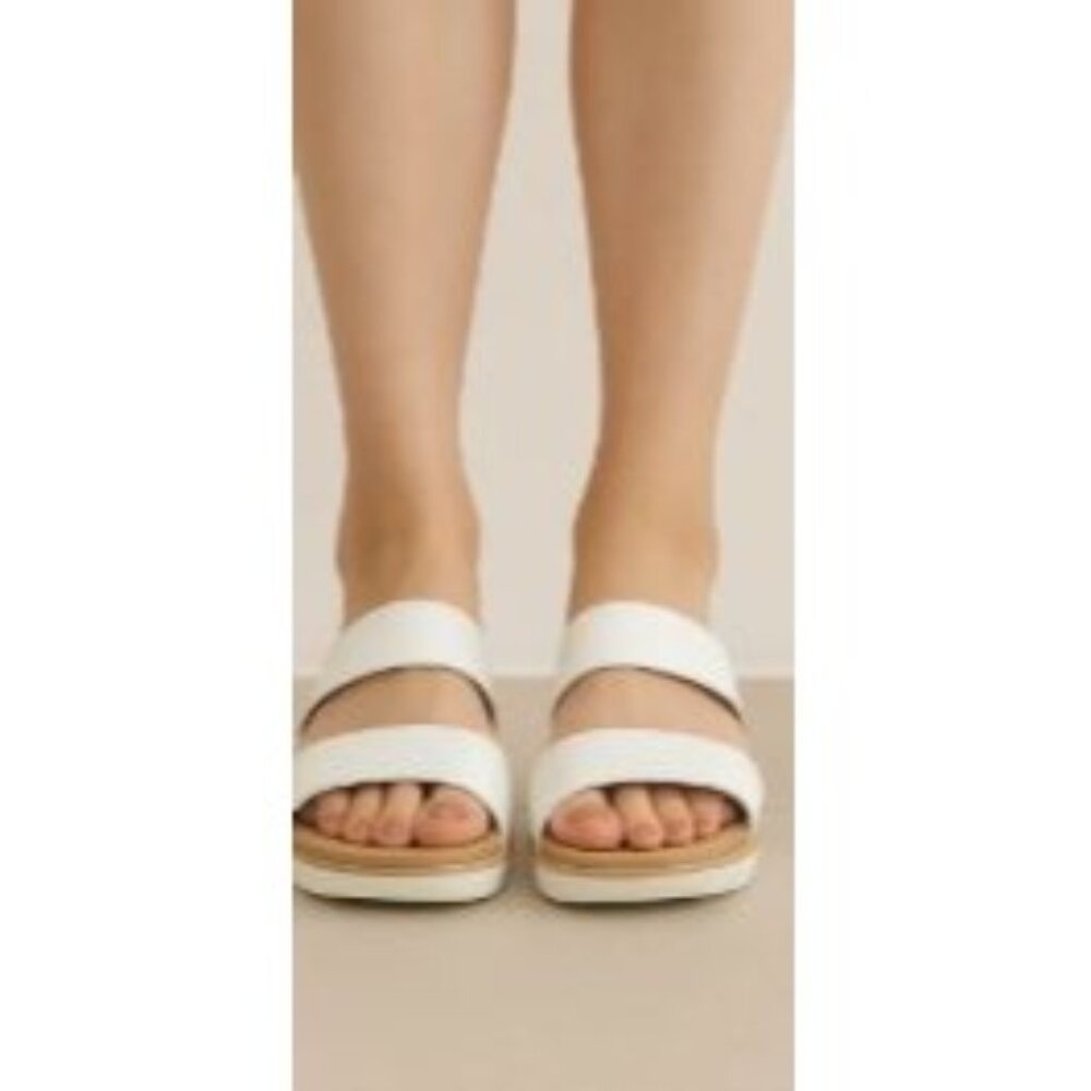 Gianni Bernini Size  7  Women’s  Memory Foam Slip Wedge Heel Sandal White